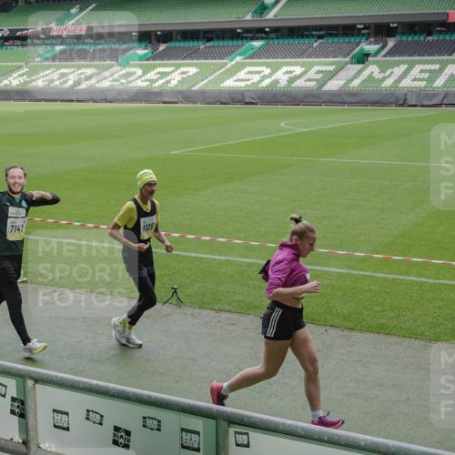 05.10.2025 - 20. swb-Marathon Bremen Michael Burmester http://msf.ph/oto/9240641 05.10.2025 10:34:41 Laufen im Stadion 7101, 7147, 7215, 9183, 9188, 9201, 9219, 9266, 9292, 9309, 9372, 9430, 9472, 9540, 9547, 9585, 9591, 9669, 9672, 9714, 9719, 9720, 9722, 9766, 9783, 9797, 9820, 9844, 9847, 9872, 9925, 9932, 9943, 9947, 9952, 9981, 10003, 10005, 10009, 10024, 10069, 10080, 10088, 10111, 10116, 10169, 10178, 10191, 10196, 10200, 10260, 10261, 10263, 10281, 10285, 10329, 10341, 10397, 10398, 10408, 10424, 10527, 10641, 10645, 10648, 10653, 10950, 9529 meine-sportfotos.de