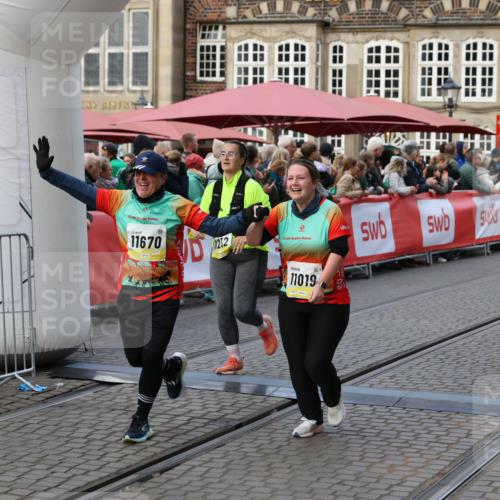 05.10.2025 - 20. swb-Marathon Bremen Yannick Fuchs http://msf.ph/oto/9240647 05.10.2025 11:08:22 Ziel 9401, 9519, 9599, 9617, 9874, 10125, 10866, 11019, 11232, 11309, 11670 meine-sportfotos.de