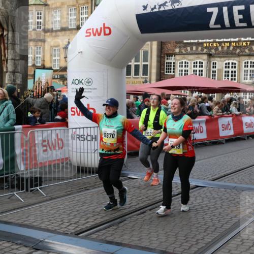 05.10.2025 - 20. swb-Marathon Bremen Yannick Fuchs http://msf.ph/oto/9240650 05.10.2025 11:08:22 Ziel 9401, 9519, 9599, 9617, 9874, 10125, 10866, 11019, 11232, 11309, 11670 meine-sportfotos.de