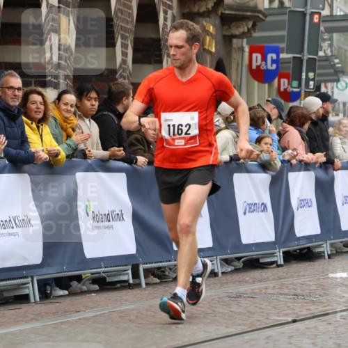 05.10.2025 - 20. swb-Marathon Bremen Strokosch-Dieckow http://msf.ph/oto/9240656 05.10.2025 12:42:47 Ziel 1162 meine-sportfotos.de