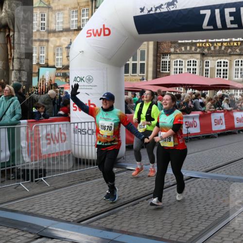 05.10.2025 - 20. swb-Marathon Bremen Yannick Fuchs http://msf.ph/oto/9240664 05.10.2025 11:08:22 Ziel 9401, 9519, 9599, 9617, 9874, 10125, 10866, 11019, 11232, 11309, 11670 meine-sportfotos.de