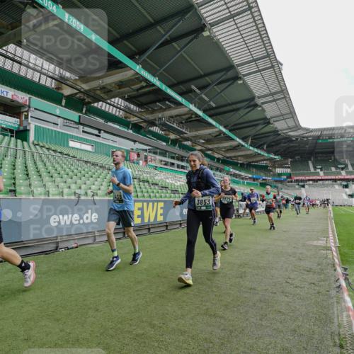 05.10.2025 - 20. swb-Marathon Bremen Michael Burmester http://msf.ph/oto/9240669 05.10.2025 13:05:42 Laufen im Stadion 190, 199, 406, 459, 520, 611, 678, 804, 817, 858, 924, 1023, 1147, 1154, 1228, 1283, 1404, 1410, 1455, 1480, 1545, 1610, 1702, 1840, 1867, 1990, 2058, 2187, 2190, 2198, 2199, 2285, 2422, 2437, 2604, 2671, 2698, 2748, 2785, 2902, 2919, 2935, 3025, 3049, 3317, 3368, 3378, 3380, 3450, 3479, 3799, 3809, 3837, 3853, 4055, 4207, 4326, 4332, 4376, 4563, 4641, 4643, 4665, 4676, 4766, 4831, 4855, 4892, 4904, 4983, 5166, 5176, 5362, 5382, 5614, 5693, 5824, 5904, 5945, 6283 meine-sportfotos.de