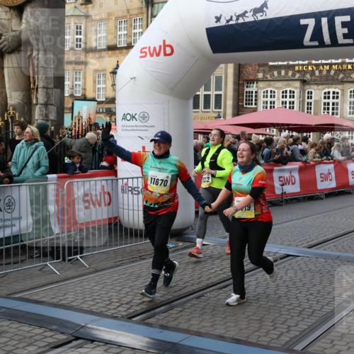 05.10.2025 - 20. swb-Marathon Bremen Yannick Fuchs http://msf.ph/oto/9240680 05.10.2025 11:08:22 Ziel 9401, 9519, 9599, 9617, 9874, 10125, 10866, 11019, 11232, 11309, 11670 meine-sportfotos.de