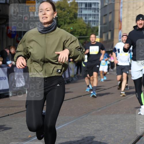 05.10.2025 - 20. swb-Marathon Bremen Strokosch-Dieckow http://msf.ph/oto/9240685 05.10.2025 10:57:05 Ziel 5172, 9231, 9314, 9577, 9797, 9937, 10069, 10545, 10917, 11138, 11202, 11434, 11435, 11566, 11686 meine-sportfotos.de