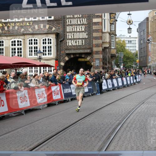 05.10.2025 - 20. swb-Marathon Bremen Yannick Fuchs http://msf.ph/oto/9240687 05.10.2025 10:40:12 Ziel 10276, 11567 meine-sportfotos.de