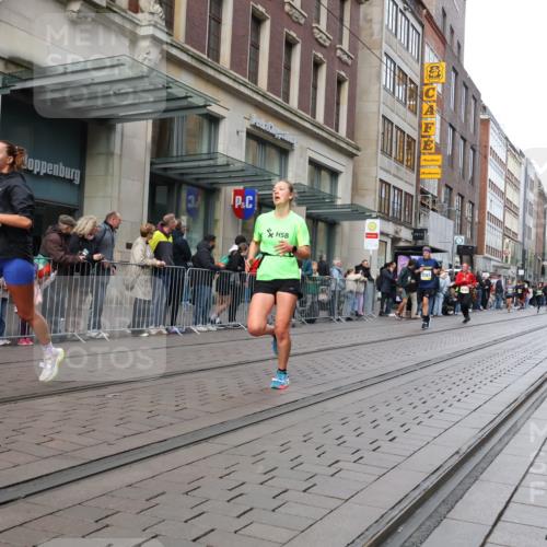 05.10.2025 - 20. swb-Marathon Bremen Strokosch-Dieckow http://msf.ph/oto/9240698 05.10.2025 10:47:41 Ziel 9240, 9929, 10089, 10266, 10392, 10428, 10723, 10818, 10929, 10953, 11187, 11299, 11628, 9240, 9929, 10089, 10266, 10392, 10428, 10723, 10818, 10929, 10953, 11187, 11299, 11628 meine-sportfotos.de