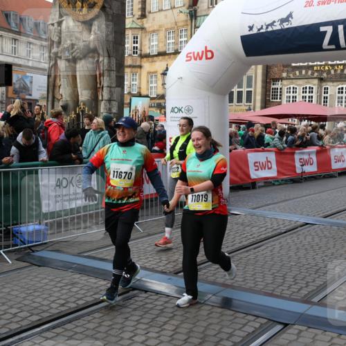 05.10.2025 - 20. swb-Marathon Bremen Yannick Fuchs http://msf.ph/oto/9240713 05.10.2025 11:08:23 Ziel 9401, 9519, 9599, 9874, 10125, 10132, 10866, 11019, 11097, 11232, 11670, 11671 meine-sportfotos.de