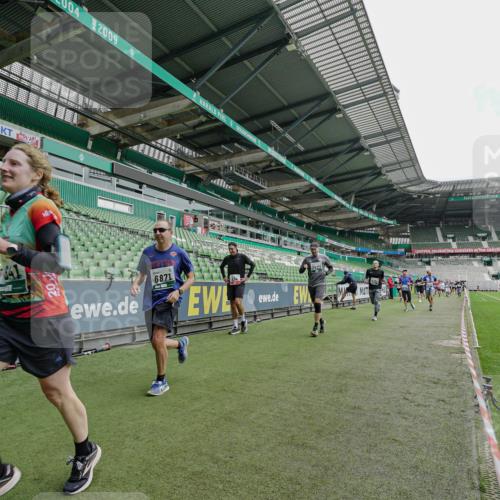 05.10.2025 - 20. swb-Marathon Bremen Michael Burmester http://msf.ph/oto/9240717 05.10.2025 13:05:45 Laufen im Stadion 190, 459, 520, 611, 678, 804, 817, 824, 924, 1023, 1147, 1154, 1228, 1283, 1410, 1455, 1480, 1545, 1610, 1702, 1840, 1867, 1990, 2058, 2187, 2190, 2198, 2199, 2285, 2422, 2437, 2604, 2671, 2698, 2748, 2785, 2902, 2919, 2935, 2980, 3025, 3049, 3317, 3368, 3378, 3380, 3450, 3479, 3799, 3809, 3837, 3853, 4039, 4055, 4207, 4326, 4332, 4376, 4563, 4641, 4643, 4665, 4676, 4766, 4775, 4831, 4855, 4892, 4904, 4983, 5044, 5166, 5176, 5362, 5382, 5693, 5824, 5904, 5945, 6283, 199, 406 meine-sportfotos.de