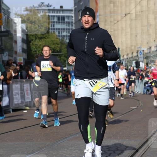 05.10.2025 - 20. swb-Marathon Bremen Strokosch-Dieckow http://msf.ph/oto/9240720 05.10.2025 10:57:06 Ziel 5172, 9231, 9314, 9577, 9797, 9937, 10069, 10293, 10545, 10917, 11138, 11202, 11434, 11435, 11566, 11686 meine-sportfotos.de