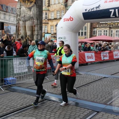 05.10.2025 - 20. swb-Marathon Bremen Yannick Fuchs http://msf.ph/oto/9240725 05.10.2025 11:08:23 Ziel 9401, 9519, 9599, 9874, 10125, 10132, 10866, 11019, 11097, 11232, 11670, 11671 meine-sportfotos.de