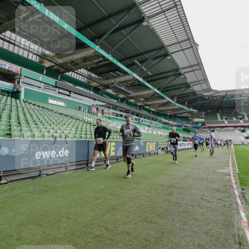 05.10.2025 - 20. swb-Marathon Bremen Michael Burmester http://msf.ph/oto/9240726 05.10.2025 13:05:46 Laufen im Stadion 190, 459, 520, 611, 678, 804, 817, 824, 924, 1023, 1147, 1154, 1228, 1283, 1410, 1545, 1610, 1702, 1840, 1867, 1990, 2058, 2187, 2190, 2198, 2199, 2285, 2422, 2437, 2604, 2671, 2698, 2748, 2785, 2902, 2919, 2935, 2980, 3025, 3049, 3317, 3368, 3378, 3380, 3450, 3479, 3799, 3809, 3837, 3853, 4039, 4055, 4207, 4326, 4332, 4376, 4404, 4563, 4641, 4643, 4665, 4676, 4766, 4775, 4831, 4855, 4892, 4904, 4983, 5044, 5166, 5176, 5362, 5382, 5693, 5824, 5904, 5945, 6283, 190, 199, 406 meine-sportfotos.de