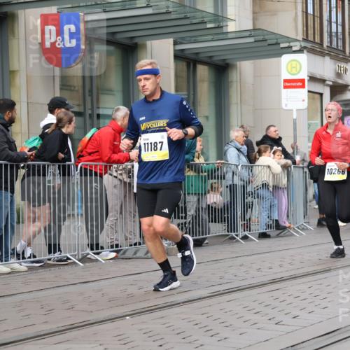 05.10.2025 - 20. swb-Marathon Bremen Strokosch-Dieckow http://msf.ph/oto/9240734 05.10.2025 10:47:43 Ziel 9240, 9706, 9929, 10089, 10266, 10392, 10428, 10723, 10818, 10953, 11187, 11299, 11628, 9240, 9706, 9929, 10089, 10266, 10392, 10428, 10723, 10818, 10953, 11187, 11299, 11628 meine-sportfotos.de