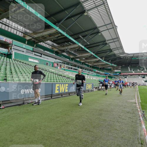 05.10.2025 - 20. swb-Marathon Bremen Michael Burmester http://msf.ph/oto/9240753 05.10.2025 13:05:47 Laufen im Stadion 459, 520, 611, 678, 804, 817, 824, 924, 1023, 1147, 1154, 1228, 1283, 1410, 1545, 1610, 1702, 1840, 1867, 1990, 2058, 2187, 2190, 2198, 2199, 2285, 2422, 2437, 2604, 2671, 2698, 2748, 2785, 2902, 2919, 2935, 2980, 3025, 3049, 3317, 3368, 3378, 3380, 3450, 3479, 3799, 3809, 3837, 3853, 4039, 4055, 4207, 4326, 4332, 4376, 4404, 4563, 4641, 4643, 4665, 4676, 4766, 4775, 4831, 4892, 4904, 4983, 5044, 5166, 5176, 5362, 5382, 5693, 5824, 5904, 5945, 6283, 190, 199, 406 meine-sportfotos.de