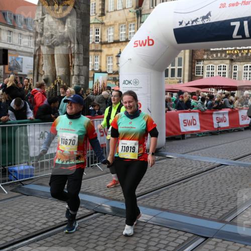 05.10.2025 - 20. swb-Marathon Bremen Yannick Fuchs http://msf.ph/oto/9240756 05.10.2025 11:08:23 Ziel 9401, 9519, 9599, 9874, 10125, 10132, 10866, 11019, 11097, 11232, 11670, 11671 meine-sportfotos.de