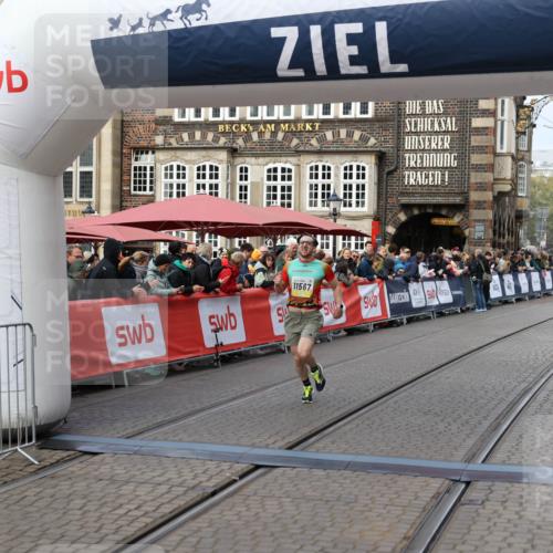 05.10.2025 - 20. swb-Marathon Bremen Yannick Fuchs http://msf.ph/oto/9240759 05.10.2025 10:40:13 Ziel 10276, 11567 meine-sportfotos.de