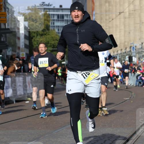 05.10.2025 - 20. swb-Marathon Bremen Strokosch-Dieckow http://msf.ph/oto/9240766 05.10.2025 10:57:06 Ziel 5172, 9231, 9314, 9577, 9797, 9937, 10069, 10293, 10545, 10917, 11138, 11202, 11434, 11435, 11566, 11686 meine-sportfotos.de