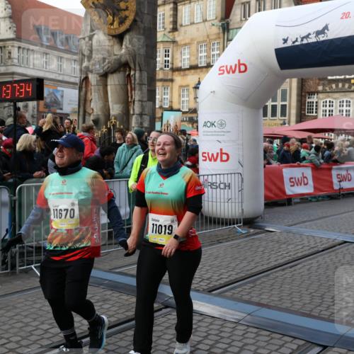 05.10.2025 - 20. swb-Marathon Bremen Yannick Fuchs http://msf.ph/oto/9240767 05.10.2025 11:08:24 Ziel 9353, 9401, 9519, 10132, 10866, 11019, 11097, 11232, 11670, 11671 meine-sportfotos.de