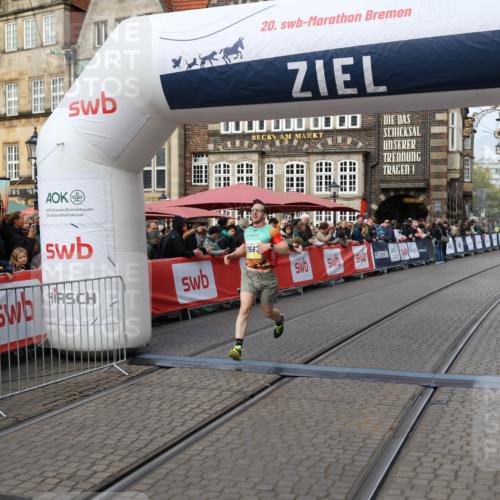 05.10.2025 - 20. swb-Marathon Bremen Yannick Fuchs http://msf.ph/oto/9240788 05.10.2025 10:40:13 Ziel 10276, 11567 meine-sportfotos.de