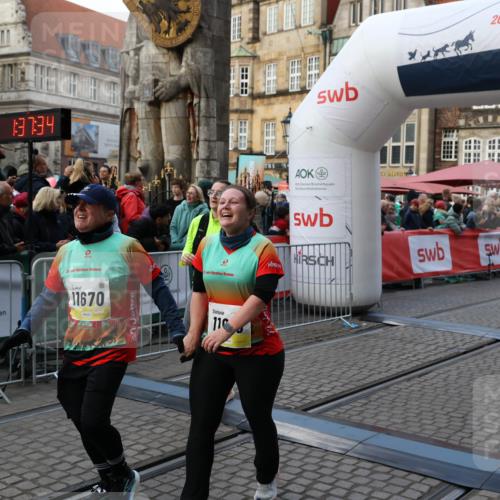 05.10.2025 - 20. swb-Marathon Bremen Yannick Fuchs http://msf.ph/oto/9240789 05.10.2025 11:08:24 Ziel 9353, 9401, 9519, 10132, 10866, 11019, 11097, 11232, 11670, 11671 meine-sportfotos.de