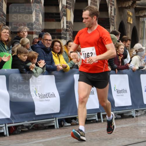 05.10.2025 - 20. swb-Marathon Bremen Strokosch-Dieckow http://msf.ph/oto/9240794 05.10.2025 12:42:47 Ziel 1162 meine-sportfotos.de