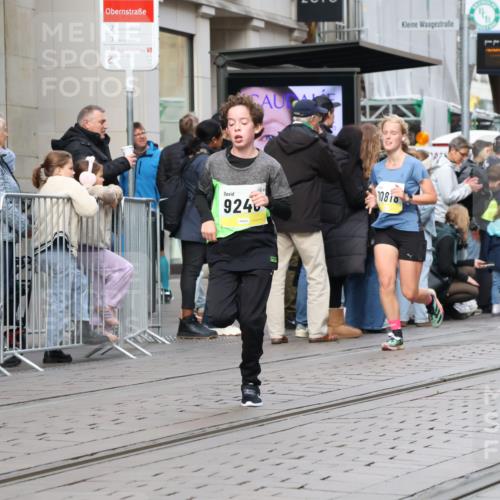 05.10.2025 - 20. swb-Marathon Bremen Strokosch-Dieckow http://msf.ph/oto/9240798 05.10.2025 10:47:47 Ziel 9240, 9293, 9641, 9706, 10089, 10266, 10392, 10428, 10723, 10818, 10931, 10953, 11119, 11187, 11299, 11561, 11628, 11637, 9240, 9293, 9641, 9706, 10089, 10266, 10392, 10428, 10723, 10818, 10931, 10953, 11119, 11187, 11299, 11561, 11628, 11637 meine-sportfotos.de