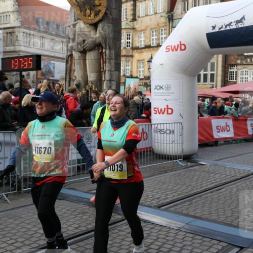05.10.2025 - 20. swb-Marathon Bremen Yannick Fuchs http://msf.ph/oto/9240799 05.10.2025 11:08:24 Ziel 9353, 9401, 9519, 10132, 10866, 11019, 11097, 11232, 11670, 11671 meine-sportfotos.de