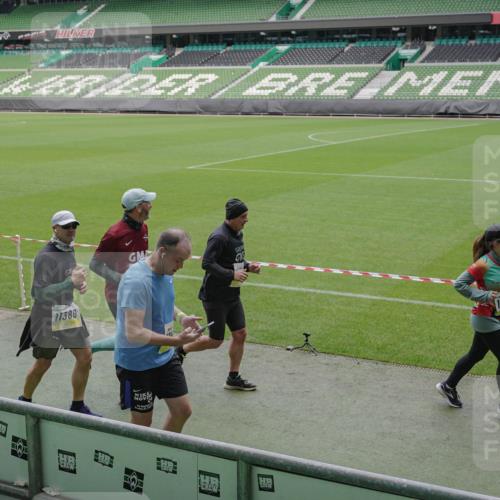 05.10.2025 - 20. swb-Marathon Bremen Michael Burmester http://msf.ph/oto/9240800 05.10.2025 10:34:47 Laufen im Stadion 7101, 7147, 7215, 9183, 9188, 9201, 9219, 9292, 9372, 9430, 9472, 9540, 9547, 9585, 9591, 9622, 9669, 9672, 9714, 9719, 9720, 9722, 9766, 9783, 9797, 9820, 9844, 9847, 9872, 9925, 9932, 9943, 9947, 9952, 9981, 10003, 10005, 10009, 10024, 10069, 10080, 10088, 10111, 10169, 10178, 10191, 10196, 10200, 10260, 10261, 10263, 10281, 10285, 10329, 10341, 10397, 10398, 10408, 10424, 10527, 10641, 10644, 10645, 10648, 10653, 10694, 10834, 10845, 10950, 10988, 9529 meine-sportfotos.de