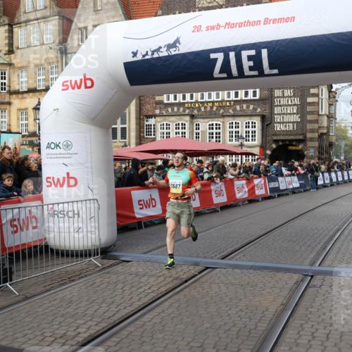 05.10.2025 - 20. swb-Marathon Bremen Yannick Fuchs http://msf.ph/oto/9240802 05.10.2025 10:40:13 Ziel 10276, 11567 meine-sportfotos.de