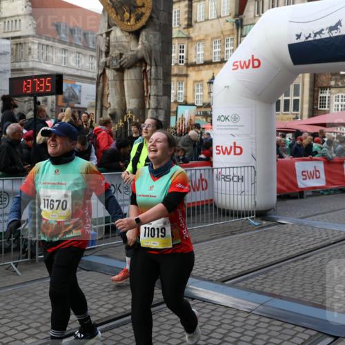 05.10.2025 - 20. swb-Marathon Bremen Yannick Fuchs http://msf.ph/oto/9240807 05.10.2025 11:08:24 Ziel 9353, 9401, 9519, 10132, 10866, 11019, 11097, 11232, 11670, 11671 meine-sportfotos.de