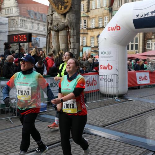05.10.2025 - 20. swb-Marathon Bremen Yannick Fuchs http://msf.ph/oto/9240817 05.10.2025 11:08:24 Ziel 9353, 9401, 9519, 10132, 10866, 11019, 11097, 11232, 11670, 11671 meine-sportfotos.de