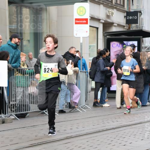 05.10.2025 - 20. swb-Marathon Bremen Strokosch-Dieckow http://msf.ph/oto/9240823 05.10.2025 10:47:47 Ziel 9240, 9293, 9641, 9706, 10089, 10266, 10392, 10428, 10723, 10818, 10931, 10953, 11119, 11187, 11299, 11561, 11628, 11637, 9240, 9293, 9641, 9706, 10089, 10266, 10392, 10428, 10723, 10818, 10931, 10953, 11119, 11187, 11299, 11561, 11628, 11637 meine-sportfotos.de