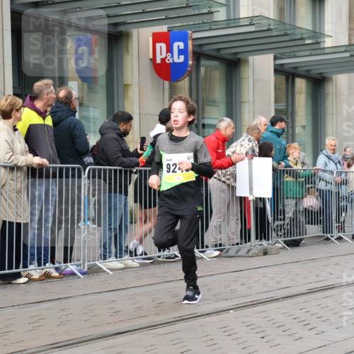 05.10.2025 - 20. swb-Marathon Bremen Strokosch-Dieckow http://msf.ph/oto/9240847 05.10.2025 10:47:48 Ziel 9240, 9293, 9641, 9706, 10266, 10392, 10428, 10723, 10818, 10931, 10953, 11119, 11187, 11292, 11299, 11561, 11637, 9240, 9293, 9641, 9706, 10266, 10392, 10428, 10723, 10818, 10931, 10953, 11119, 11187, 11292, 11299, 11561, 11637 meine-sportfotos.de