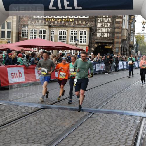 05.10.2025 - 20. swb-Marathon Bremen Yannick Fuchs http://msf.ph/oto/9240853 05.10.2025 11:08:26 Ziel 9353, 9401, 9519, 10132, 10866, 11019, 11097, 11232, 11670, 11671 meine-sportfotos.de