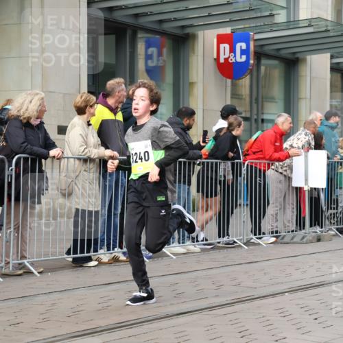 05.10.2025 - 20. swb-Marathon Bremen Strokosch-Dieckow http://msf.ph/oto/9240861 05.10.2025 10:47:48 Ziel 9240, 9293, 9641, 9706, 10266, 10392, 10428, 10723, 10818, 10931, 10953, 11119, 11187, 11292, 11299, 11561, 11637, 9240, 9293, 9641, 9706, 10266, 10392, 10428, 10723, 10818, 10931, 10953, 11119, 11187, 11292, 11299, 11561, 11637 meine-sportfotos.de