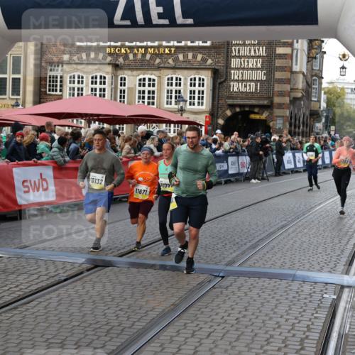 05.10.2025 - 20. swb-Marathon Bremen Yannick Fuchs http://msf.ph/oto/9240875 05.10.2025 11:08:26 Ziel 9353, 9401, 9519, 10132, 10866, 11019, 11097, 11232, 11670, 11671 meine-sportfotos.de