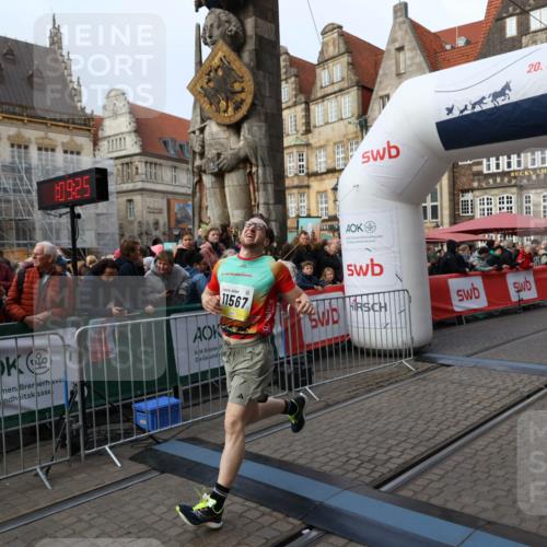 05.10.2025 - 20. swb-Marathon Bremen Yannick Fuchs http://msf.ph/oto/9240877 05.10.2025 10:40:14 Ziel 10276, 11567 meine-sportfotos.de