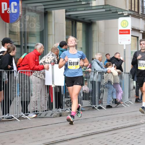 05.10.2025 - 20. swb-Marathon Bremen Strokosch-Dieckow http://msf.ph/oto/9240884 05.10.2025 10:47:50 Ziel 9223, 9240, 9293, 9404, 9641, 9706, 10266, 10392, 10428, 10723, 10818, 10931, 10953, 11119, 11187, 11292, 11299, 11561, 11637, 9223, 9240, 9293, 9404, 9641, 9706, 10266, 10392, 10428, 10723, 10818, 10931, 10953, 11119, 11187, 11292, 11299, 11561, 11637 meine-sportfotos.de