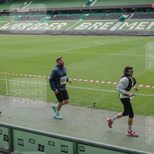 05.10.2025 - 20. swb-Marathon Bremen Michael Burmester http://msf.ph/oto/9240893 05.10.2025 10:34:50 Laufen im Stadion 7101, 7147, 7215, 9183, 9188, 9201, 9219, 9292, 9372, 9430, 9472, 9540, 9547, 9585, 9591, 9622, 9669, 9672, 9714, 9719, 9720, 9722, 9766, 9783, 9797, 9820, 9844, 9847, 9872, 9925, 9932, 9943, 9947, 9952, 9981, 10003, 10005, 10009, 10080, 10088, 10111, 10169, 10191, 10196, 10200, 10260, 10261, 10263, 10281, 10285, 10329, 10341, 10397, 10398, 10408, 10424, 10527, 10555, 10641, 10644, 10645, 10648, 10653, 10694, 10834, 10845, 10950, 10988, 9529 meine-sportfotos.de