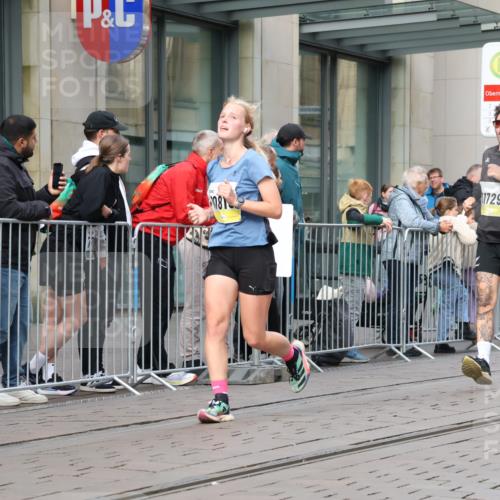 05.10.2025 - 20. swb-Marathon Bremen Strokosch-Dieckow http://msf.ph/oto/9240899 05.10.2025 10:47:50 Ziel 9223, 9240, 9293, 9404, 9641, 9706, 10266, 10392, 10428, 10723, 10818, 10931, 10953, 11119, 11187, 11292, 11299, 11561, 11637, 9223, 9240, 9293, 9404, 9641, 9706, 10266, 10392, 10428, 10723, 10818, 10931, 10953, 11119, 11187, 11292, 11299, 11561, 11637 meine-sportfotos.de