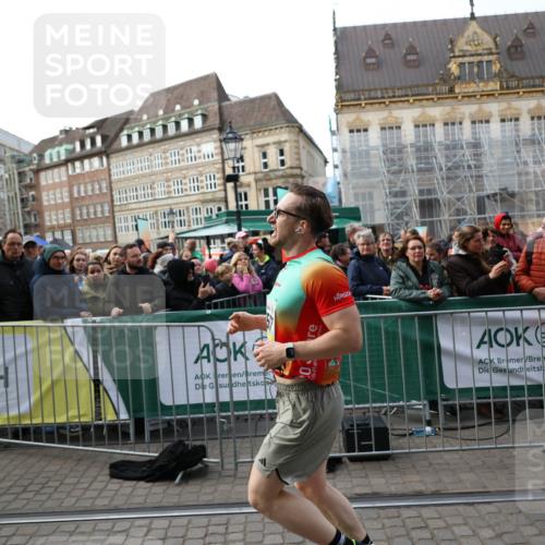 05.10.2025 - 20. swb-Marathon Bremen Yannick Fuchs http://msf.ph/oto/9240936 05.10.2025 10:40:15 Ziel 10276, 11567 meine-sportfotos.de