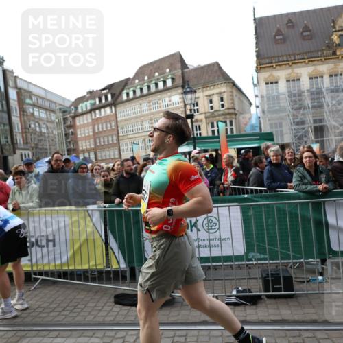 05.10.2025 - 20. swb-Marathon Bremen Yannick Fuchs http://msf.ph/oto/9240956 05.10.2025 10:40:15 Ziel 10276, 11567 meine-sportfotos.de