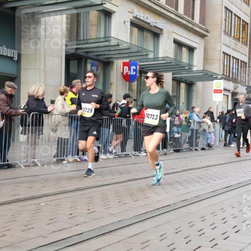 05.10.2025 - 20. swb-Marathon Bremen Strokosch-Dieckow http://msf.ph/oto/9240964 05.10.2025 10:47:52 Ziel 9223, 9240, 9293, 9404, 9641, 9665, 9704, 9706, 9810, 9958, 10109, 10211, 10266, 10392, 10428, 10723, 10818, 10931, 10953, 11119, 11292, 11299, 11561, 11637, 9223, 9240, 9293, 9404, 9641, 9665, 9704, 9706, 9810, 9958, 10109, 10211, 10266, 10392, 10428, 10723, 10818, 10931, 10953, 11119, 11292, 11299, 11561, 11637 meine-sportfotos.de
