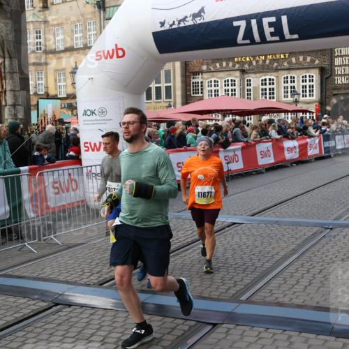 05.10.2025 - 20. swb-Marathon Bremen Yannick Fuchs http://msf.ph/oto/9240968 05.10.2025 11:08:28 Ziel 9186, 9353, 9401, 9519, 10132, 11019, 11097, 11232, 11670, 11671 meine-sportfotos.de