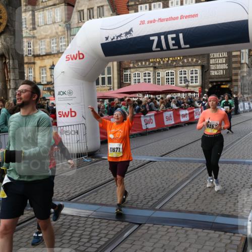 05.10.2025 - 20. swb-Marathon Bremen Yannick Fuchs http://msf.ph/oto/9240977 05.10.2025 11:08:29 Ziel 9186, 9353, 9401, 9519, 10132, 11097, 11232, 11671 meine-sportfotos.de