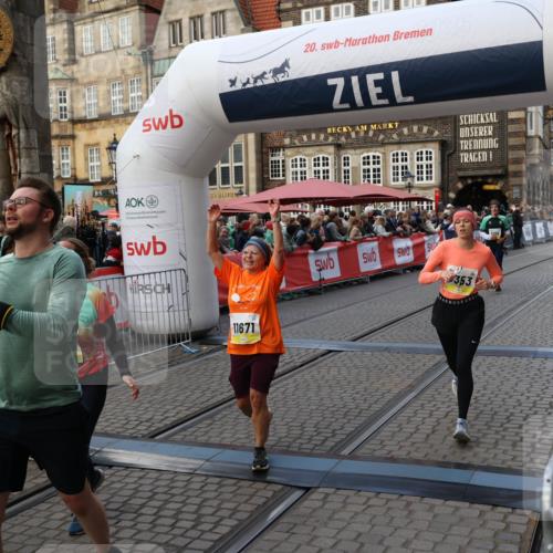 05.10.2025 - 20. swb-Marathon Bremen Yannick Fuchs http://msf.ph/oto/9240996 05.10.2025 11:08:29 Ziel 9186, 9353, 9401, 9519, 10132, 11097, 11232, 11671 meine-sportfotos.de