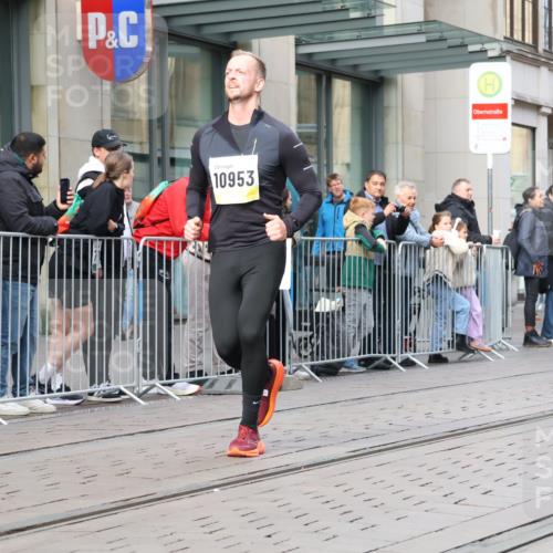 05.10.2025 - 20. swb-Marathon Bremen Strokosch-Dieckow http://msf.ph/oto/9241000 05.10.2025 10:47:54 Ziel 8787, 9223, 9240, 9293, 9404, 9641, 9665, 9704, 9706, 9810, 9958, 10109, 10211, 10392, 10428, 10723, 10818, 10931, 10953, 11119, 11292, 11299, 11561, 11637, 8787, 9223, 9240, 9293, 9404, 9641, 9665, 9704, 9706, 9810, 9958, 10109, 10211, 10392, 10428, 10723, 10818, 10931, 10953, 11119, 11292, 11299, 11561, 11637 meine-sportfotos.de