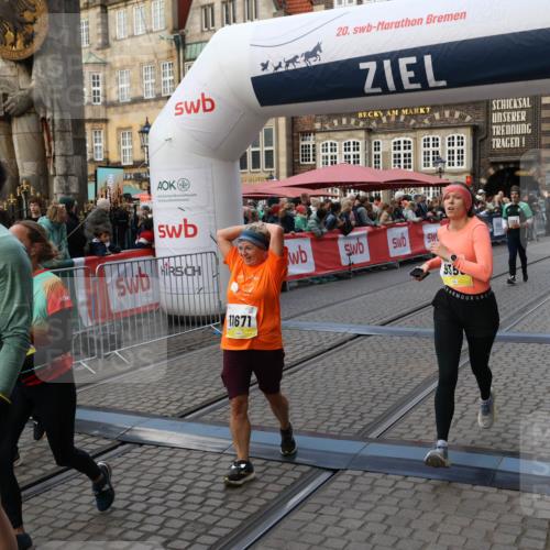 05.10.2025 - 20. swb-Marathon Bremen Yannick Fuchs http://msf.ph/oto/9241015 05.10.2025 11:08:29 Ziel 9186, 9353, 9401, 9519, 10132, 11097, 11232, 11671 meine-sportfotos.de