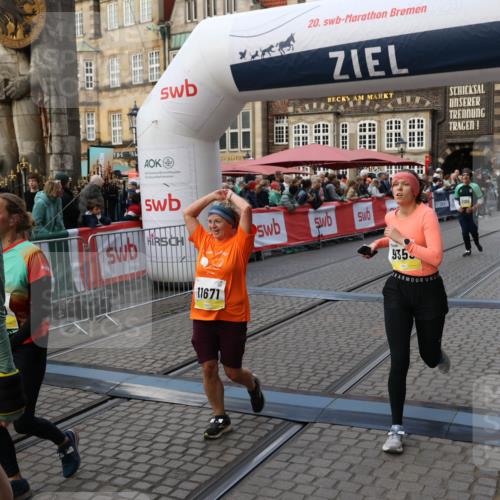 05.10.2025 - 20. swb-Marathon Bremen Yannick Fuchs http://msf.ph/oto/9241034 05.10.2025 11:08:29 Ziel 9186, 9353, 9401, 9519, 10132, 11097, 11232, 11671 meine-sportfotos.de
