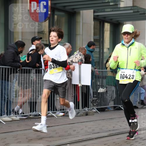 05.10.2025 - 20. swb-Marathon Bremen Strokosch-Dieckow http://msf.ph/oto/9241052 05.10.2025 10:47:56 Ziel 8787, 9223, 9293, 9298, 9404, 9641, 9665, 9704, 9706, 9810, 9958, 10109, 10131, 10211, 10392, 10428, 10685, 10723, 10818, 10931, 10953, 11119, 11292, 11299, 11561, 11637, 8787, 9223, 9293, 9298, 9404, 9641, 9665, 9704, 9706, 9810, 9958, 10109, 10131, 10211, 10392, 10428, 10685, 10723, 10818, 10931, 10953, 11119, 11292, 11299, 11561, 11637 meine-sportfotos.de