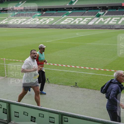 05.10.2025 - 20. swb-Marathon Bremen Michael Burmester http://msf.ph/oto/9241057 05.10.2025 10:34:55 Laufen im Stadion 7101, 7147, 7215, 9183, 9188, 9201, 9219, 9292, 9350, 9372, 9430, 9472, 9495, 9540, 9547, 9582, 9585, 9591, 9601, 9622, 9669, 9672, 9714, 9719, 9720, 9722, 9766, 9783, 9797, 9820, 9844, 9847, 9872, 9925, 9932, 9943, 9947, 9952, 9968, 9981, 10009, 10080, 10088, 10111, 10169, 10191, 10196, 10200, 10260, 10261, 10263, 10281, 10285, 10329, 10341, 10395, 10397, 10398, 10408, 10424, 10527, 10555, 10644, 10645, 10648, 10653, 10694, 10834, 10845, 10950, 10988 meine-sportfotos.de